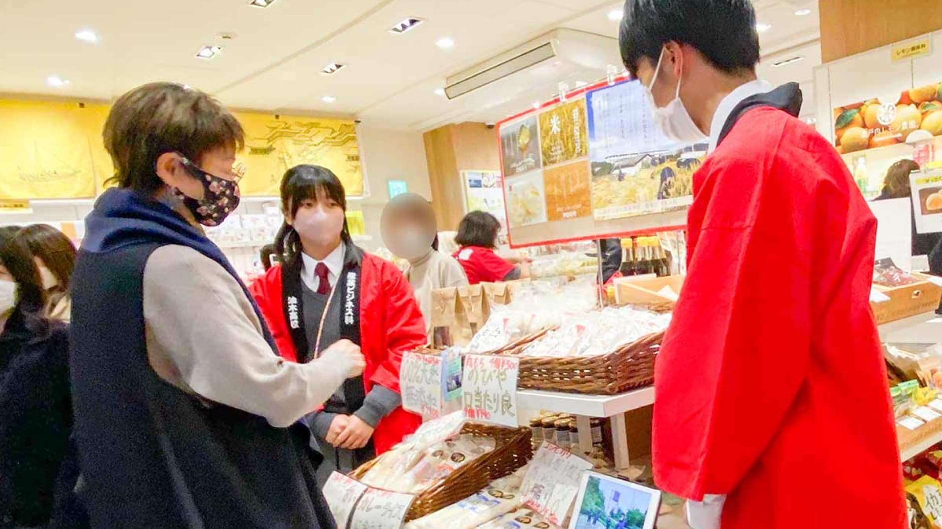 アンテナショップ「TAU(タウ)」販売風景